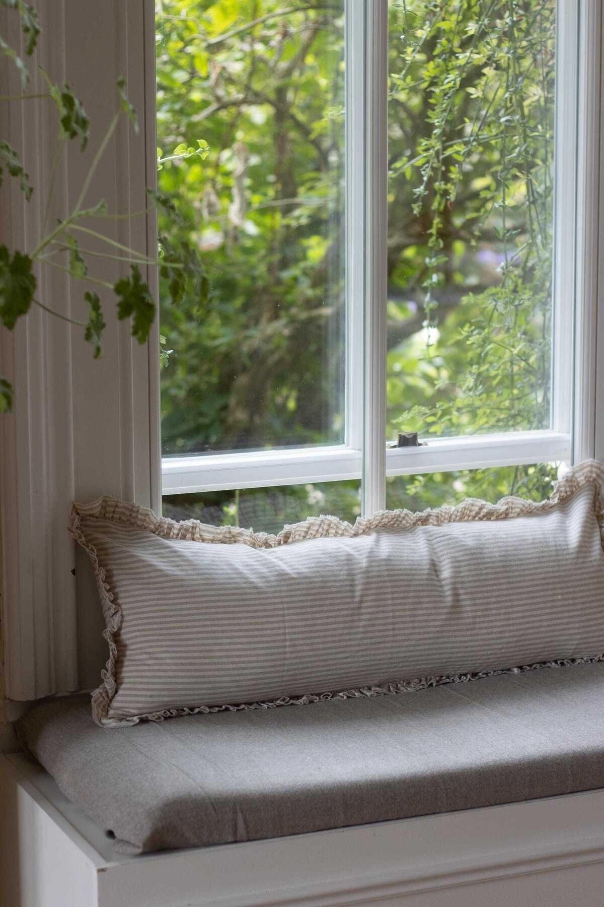 Fırfırlı Vintage Naturel BEJ çİZGİLİ Iskandinav Uzun 40x100 Kırlent Yastık (İÇİ DOLGULU)