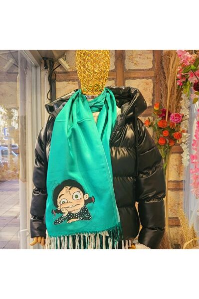 Yeşil Şalda Bir Yaramaz Kız