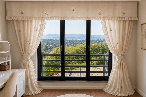 Naturel Buldan Keten Papatya Nakışlı Farbela Perde 50x450
