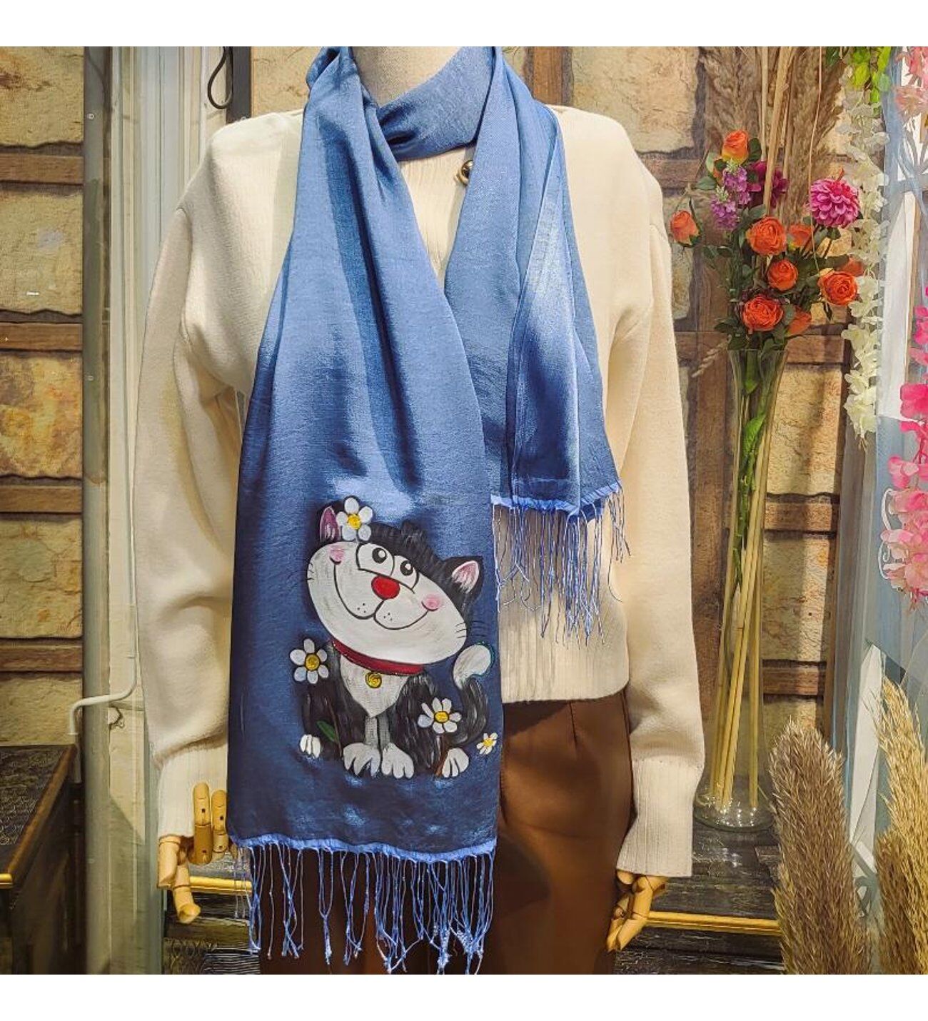 Mavi Şalda Sevimli Kedi