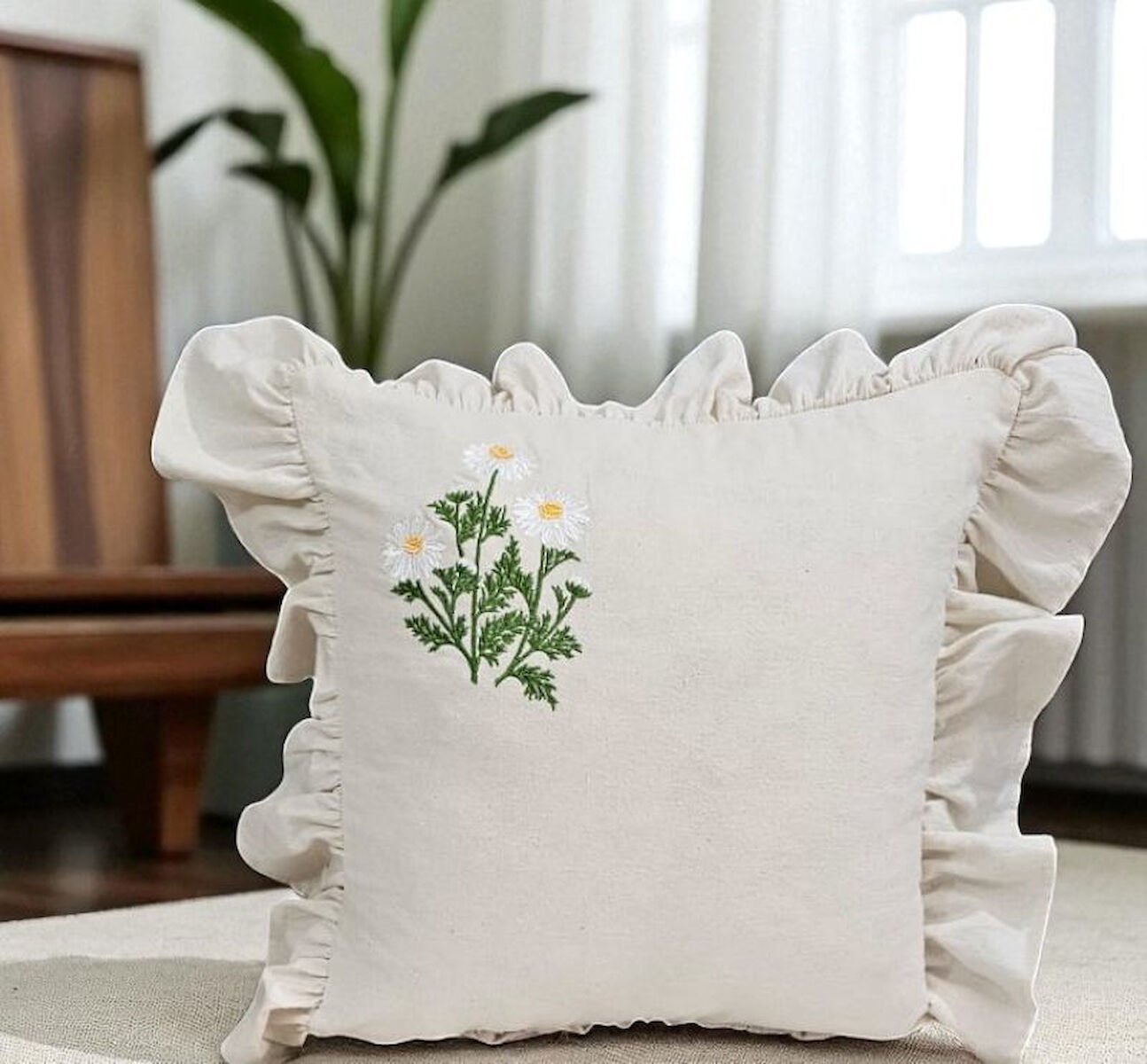 Yıkanmış Keten PAPATYA NAKISLI Fırfırlı Kırlent Kılıfı