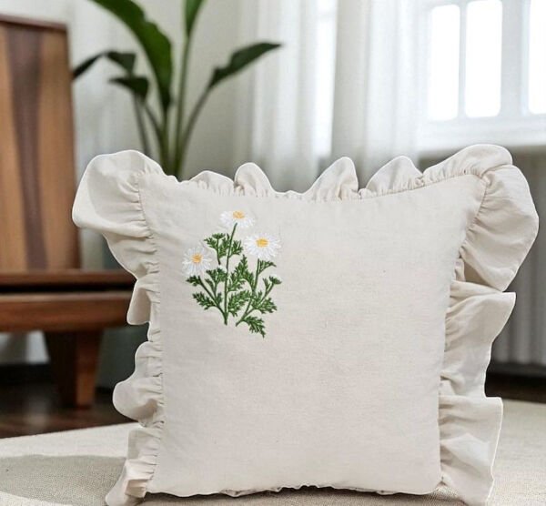 Yıkanmış Keten PAPATYA NAKISLI Fırfırlı Kırlent Kılıfı