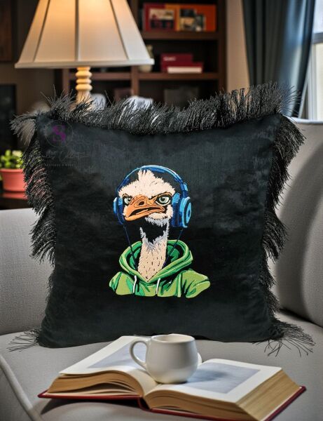 Ördek Nakışlı Kadife Siyah Kırlent Kılıfı (1 adet İÇİ DOLGULU 43 X 43 CM)