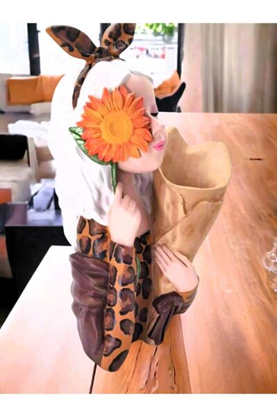 Ayçiçekli Buketli Kız Heykeli LEOPAR