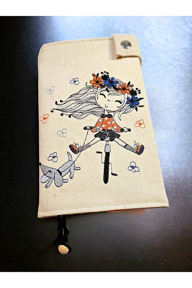 EL YAPIMI Bisikletli Kiz Nakişli Kitap Kilifi