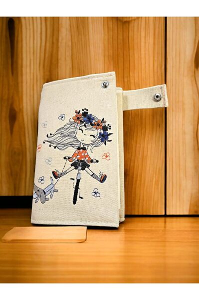 EL YAPIMI Bisikletli Kiz Nakişli Kitap Kilifi