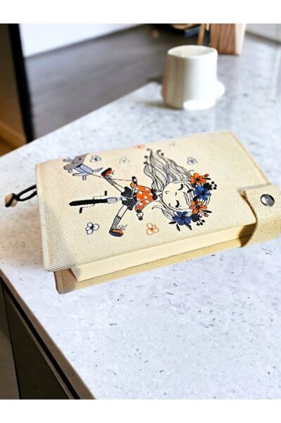 EL YAPIMI Bisikletli Kiz Nakişli Kitap Kilifi