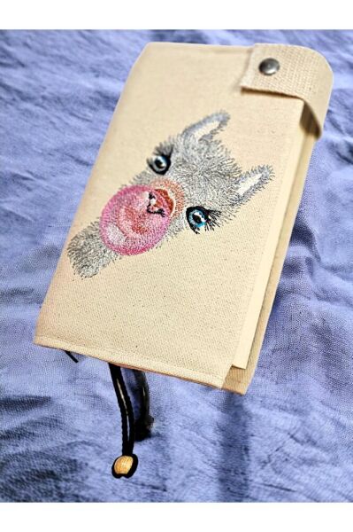 EL YAPIMI SAKIZ ŞİŞİREN LAMA Nakişli Kitap Kilifi