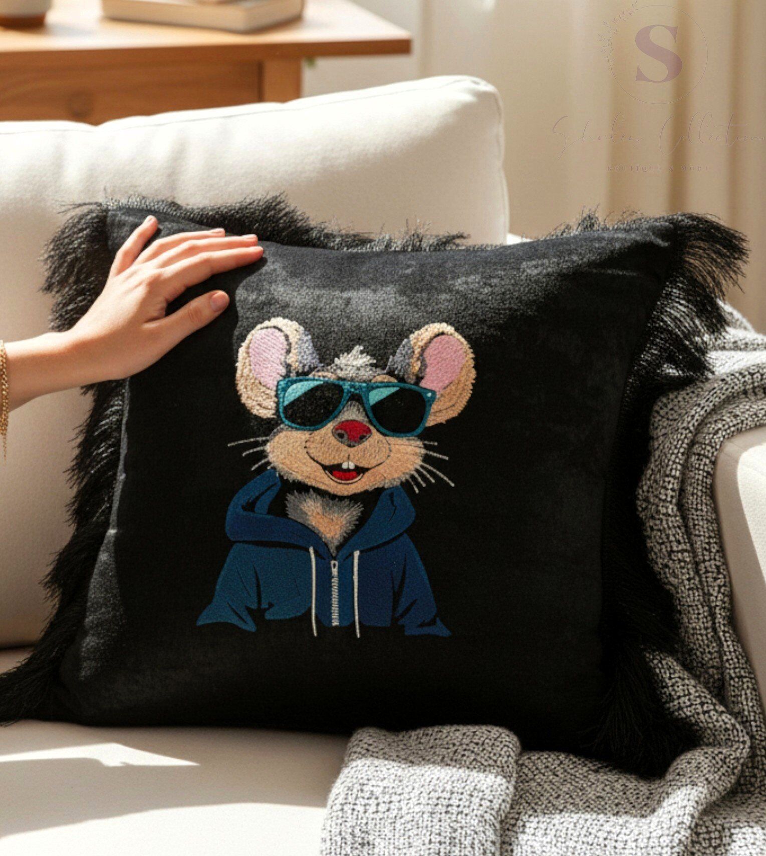 TAVŞAN Nakışlı Kadife Siyah Kırlent Kılıfı (1 adet İÇİ DOLGULU 43 X 43 CM)