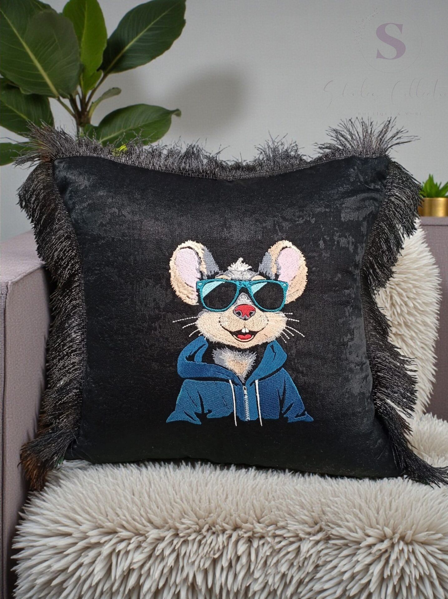 TAVŞAN Nakışlı Kadife Siyah Kırlent Kılıfı (1 adet İÇİ DOLGULU 43 X 43 CM)