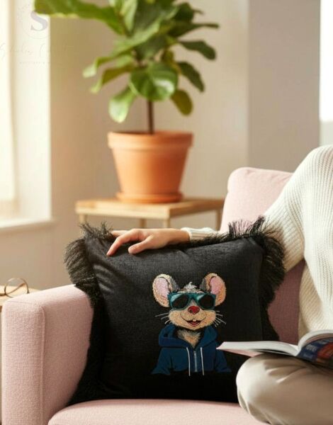 TAVŞAN Nakışlı Kadife Siyah Kırlent Kılıfı (1 adet İÇİ DOLGULU 43 X 43 CM)