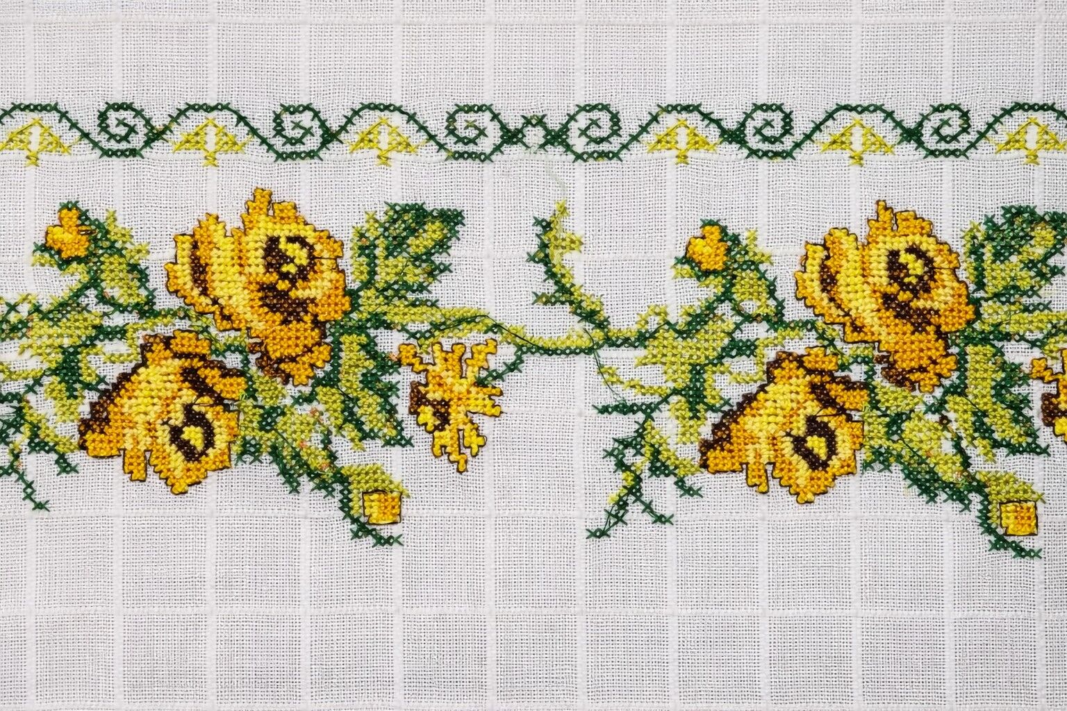 Romantik Ege SARI GÜL KANAVİÇE Nakışlı Fırfırlı Sandalye Minderi