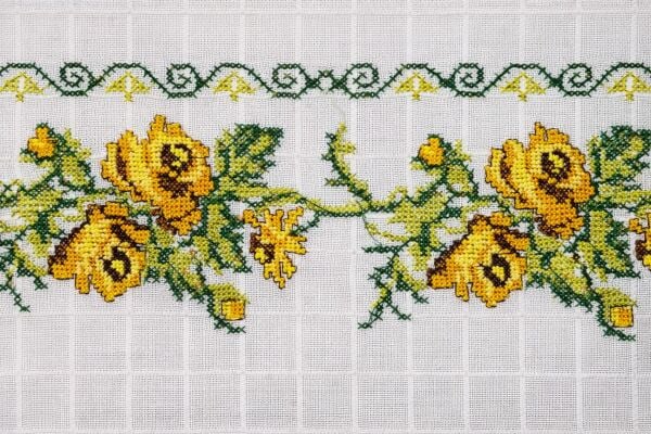 Romantik Ege SARI GÜL KANAVİÇE Nakışlı Fırfırlı Sandalye Minderi