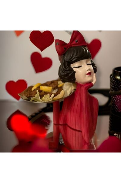 Tepsili KIRMIZI Kız