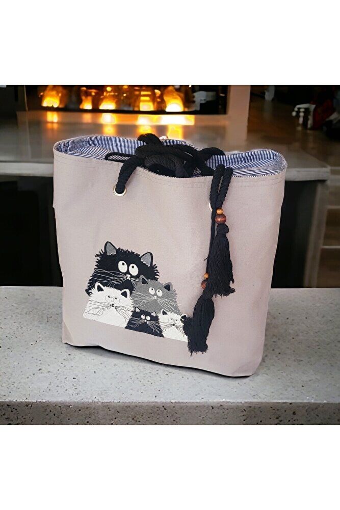 Nakiş İşlemeli? Sapşi?k Ai?le Gri? Çantada